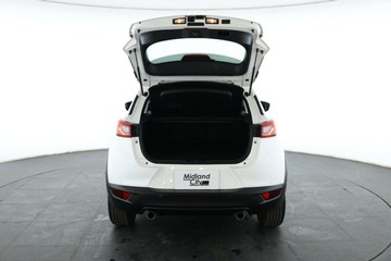 https://vehicle-cdn.autoleague.cloud/30353_61038272_14.jpg