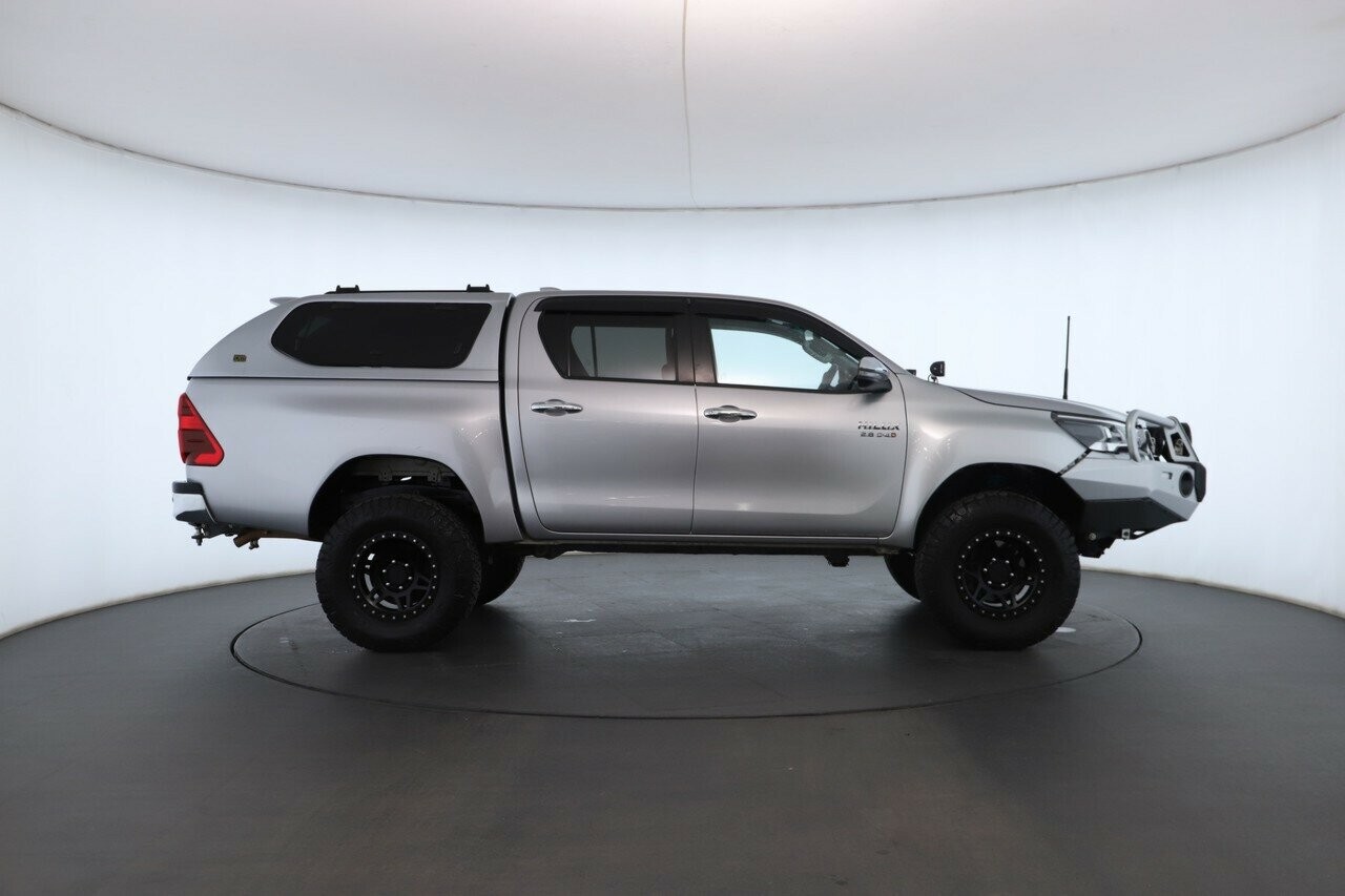 Toyota Hilux image 2
