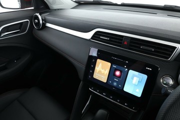 https://vehicle-cdn.autoleague.cloud/30353_61038401_15.jpg