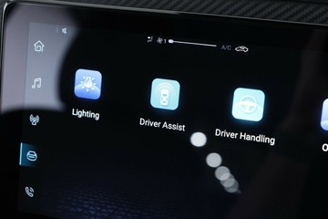 https://vehicle-cdn.autoleague.cloud/30353_61038404_19.jpg