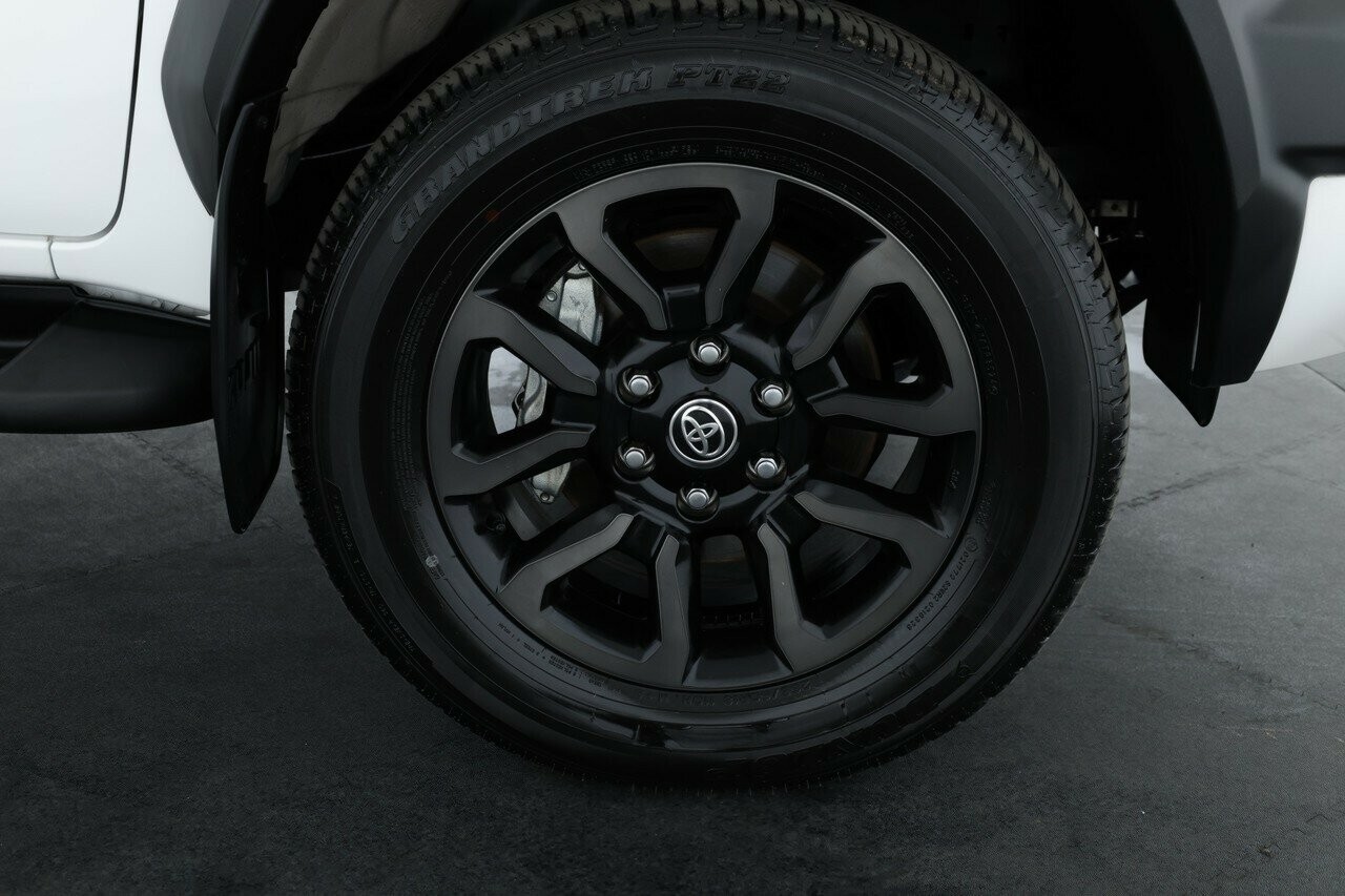 Toyota Hilux image 4