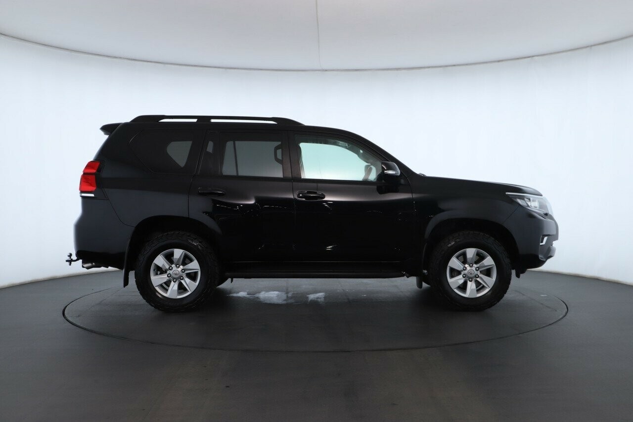 Toyota Landcruiser Prado image 2