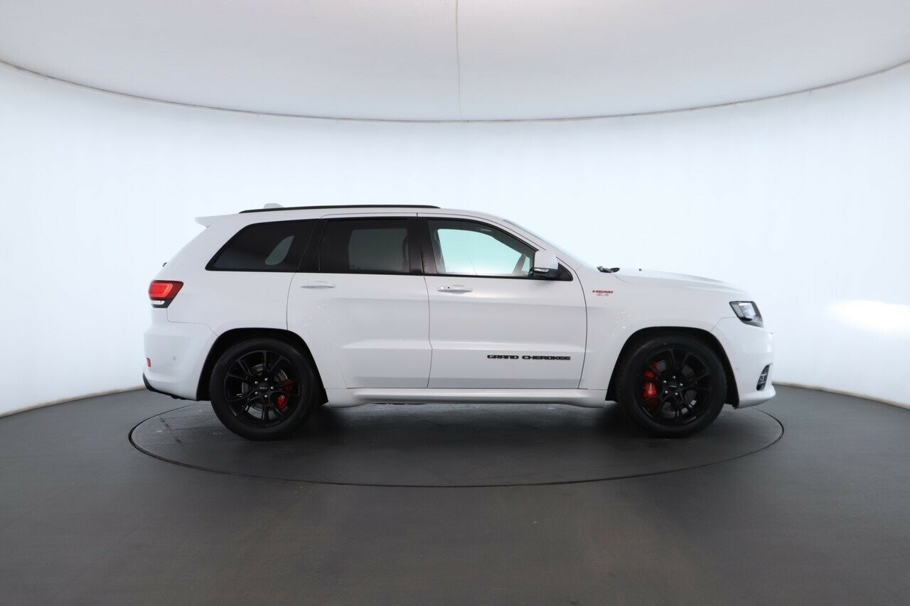 Jeep Grand Cherokee image 2