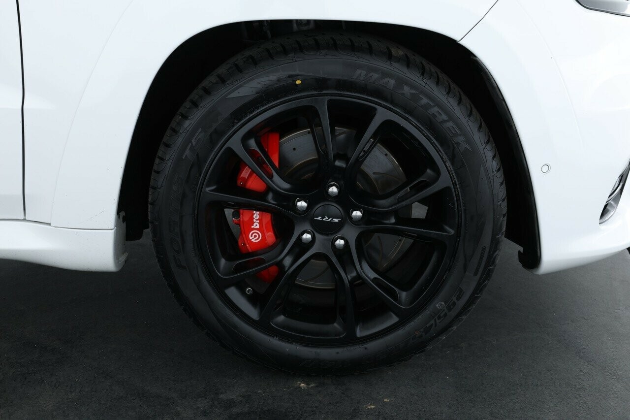 Jeep Grand Cherokee image 3