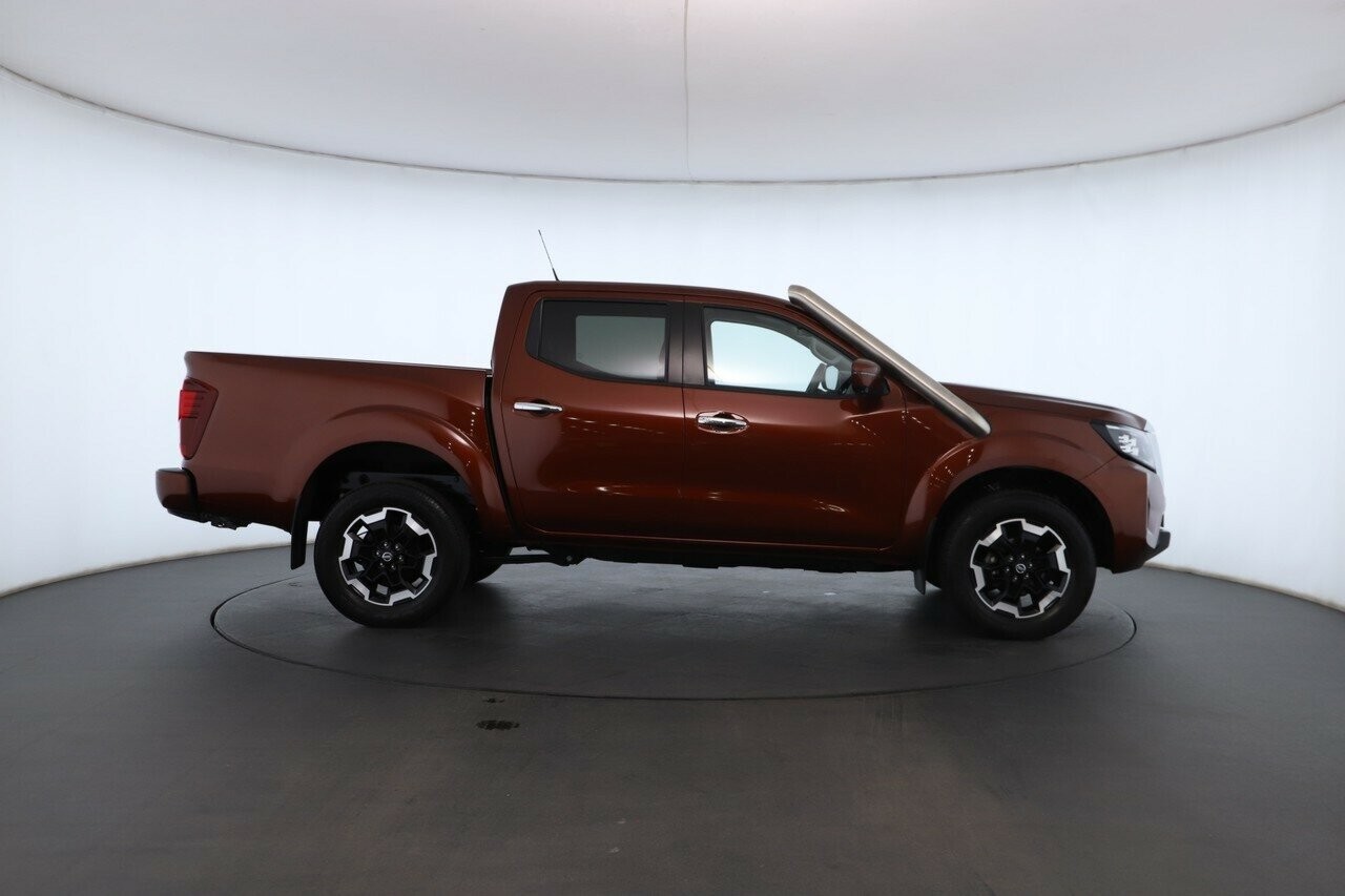 Nissan Navara image 2
