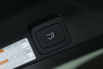 https://vehicle-cdn.autoleague.cloud/30353_61038457_15.jpg