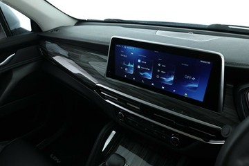 https://vehicle-cdn.autoleague.cloud/30353_61038457_23.jpg