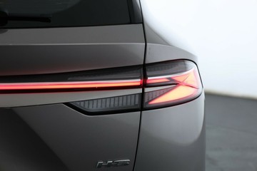 https://vehicle-cdn.autoleague.cloud/30353_61038458_15.jpg