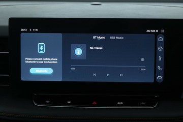 https://vehicle-cdn.autoleague.cloud/30353_61038458_26.jpg