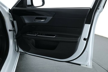 https://vehicle-cdn.autoleague.cloud/30353_61038464_16.jpg