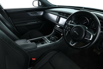 https://vehicle-cdn.autoleague.cloud/30353_61038464_18.jpg