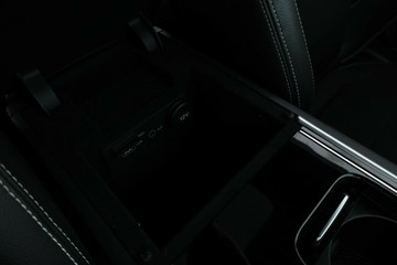 https://vehicle-cdn.autoleague.cloud/30353_61038464_28.jpg