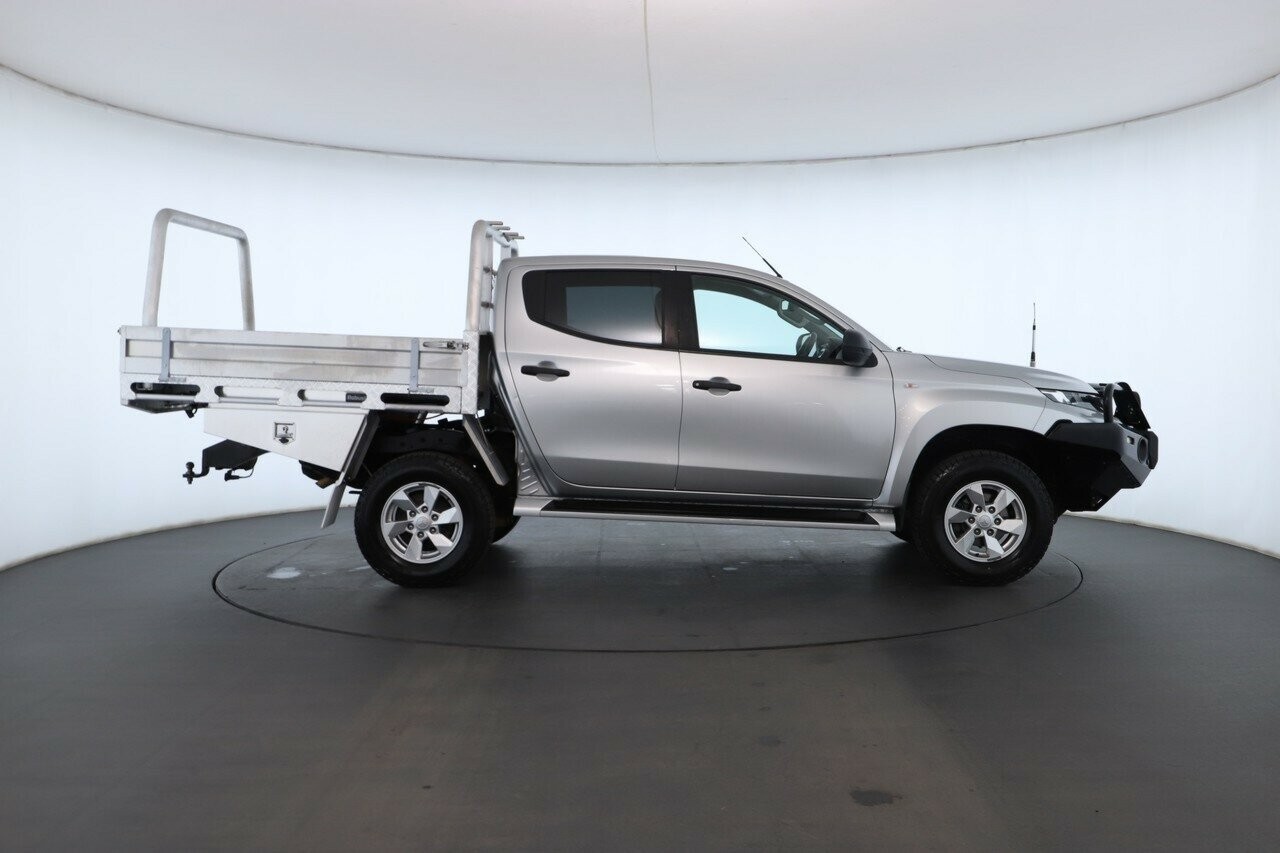Mitsubishi Triton image 2