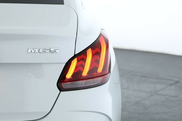 https://vehicle-cdn.autoleague.cloud/30353_61038546_15.jpg
