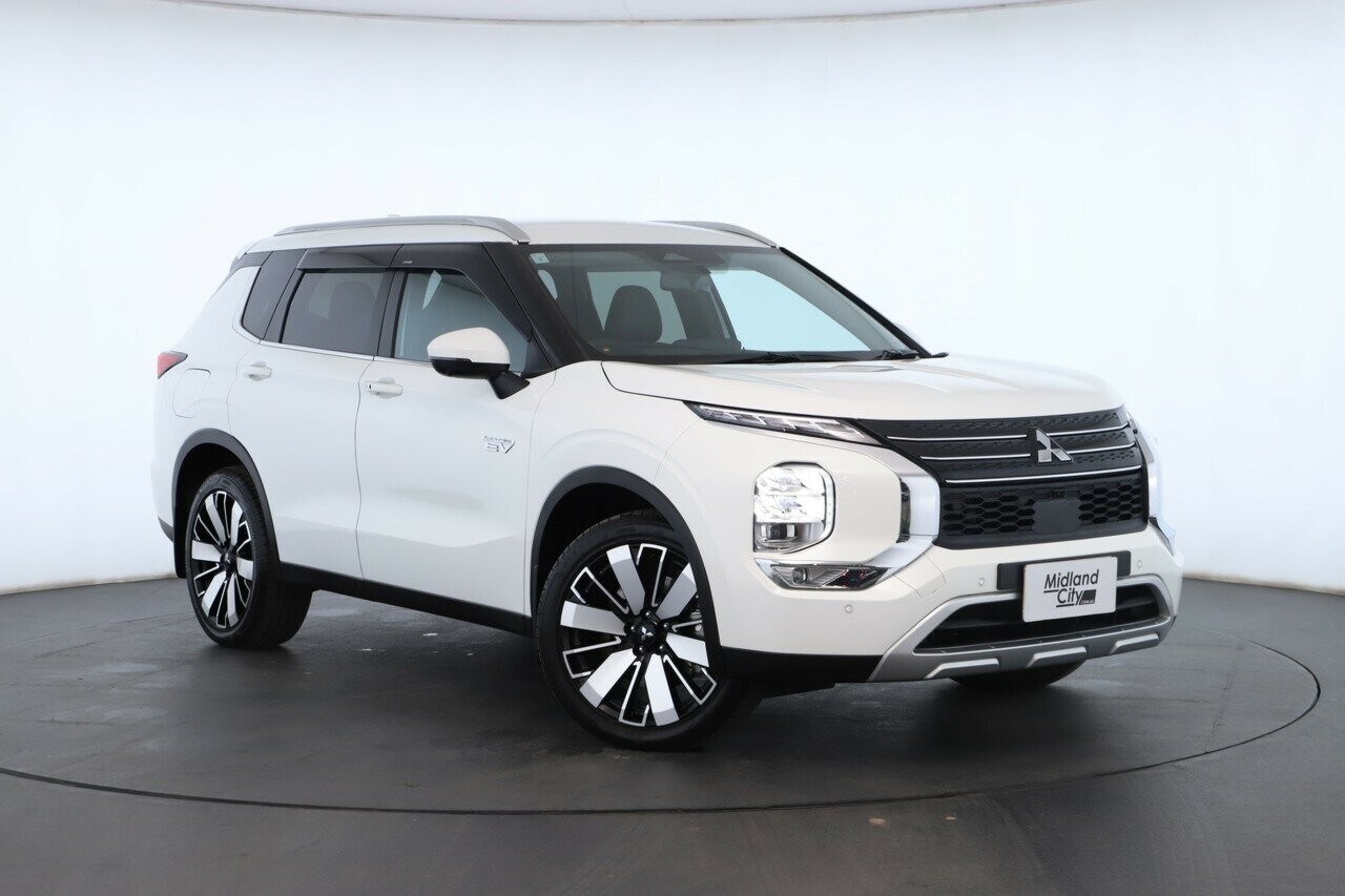 Mitsubishi Outlander image 1