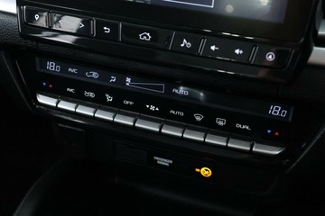 https://vehicle-cdn.autoleague.cloud/30353_61038581_26.jpg