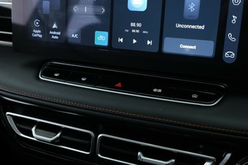 https://vehicle-cdn.autoleague.cloud/30353_61038582_16.jpg