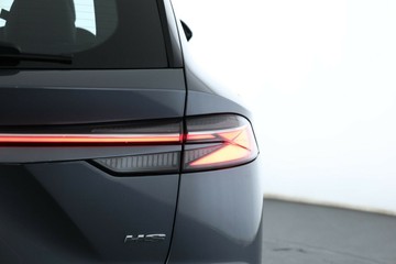 https://vehicle-cdn.autoleague.cloud/30353_61038582_7.jpg