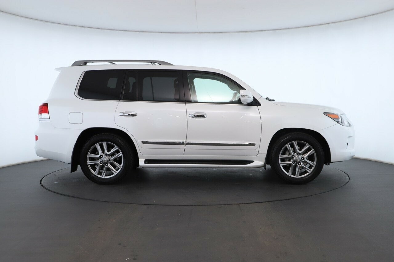 Lexus Lx image 2