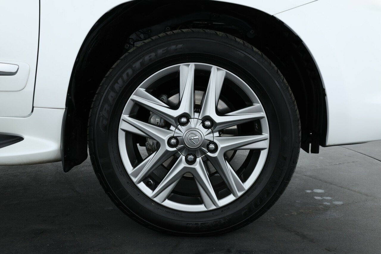 Lexus Lx image 3