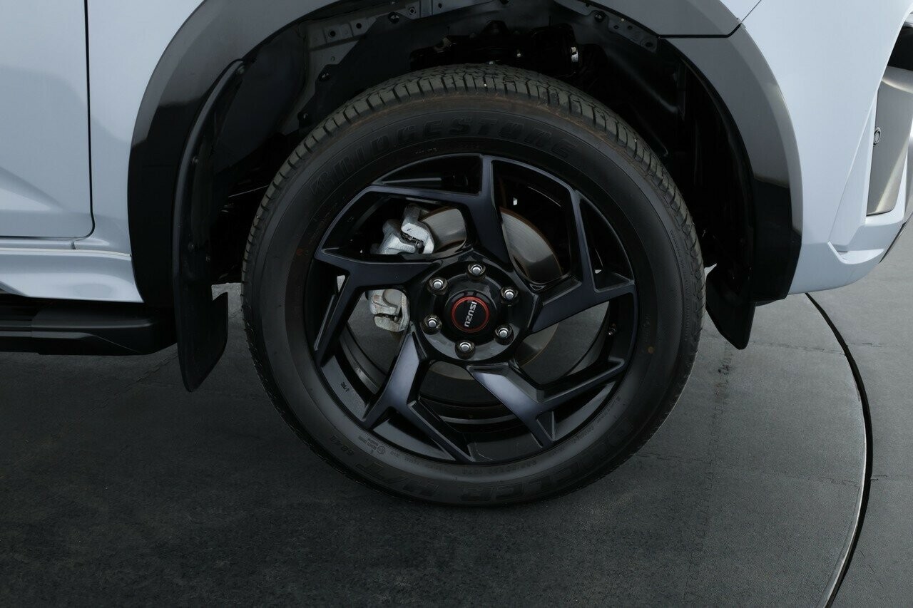 Isuzu Mu-x image 3