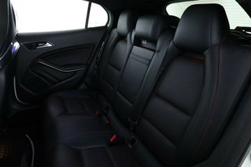 https://vehicle-cdn.autoleague.cloud/30353_61038736_34.jpg
