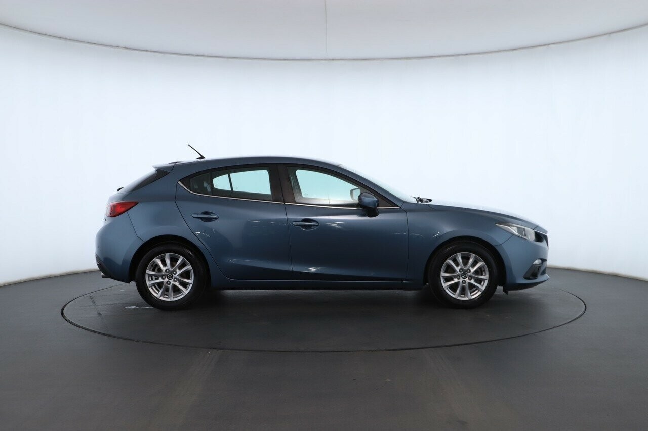 Mazda 3 image 2