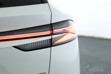 https://vehicle-cdn.autoleague.cloud/30353_61038816_15.jpg