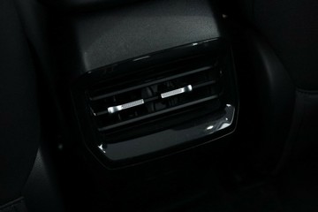 https://vehicle-cdn.autoleague.cloud/30353_61038863_34.jpg