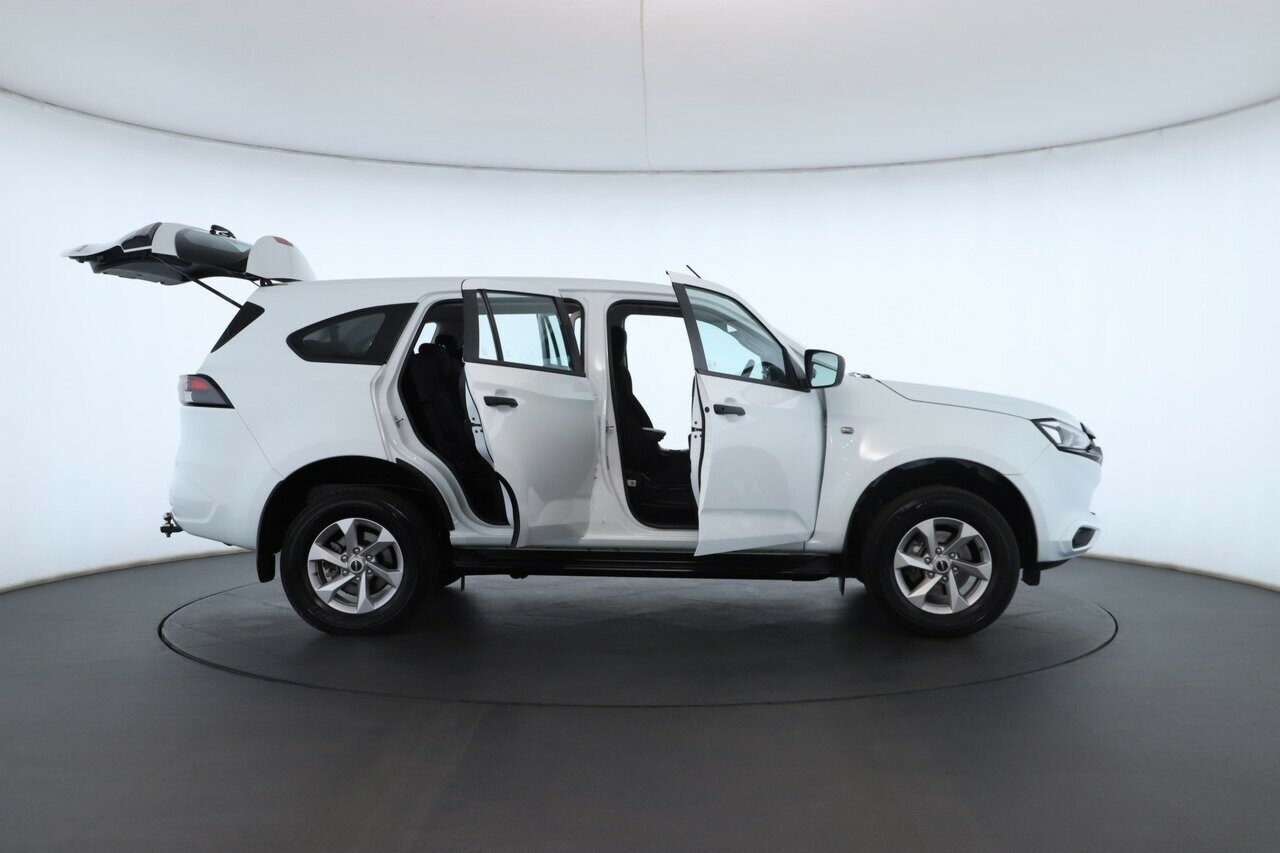 Isuzu Mu-x image 2