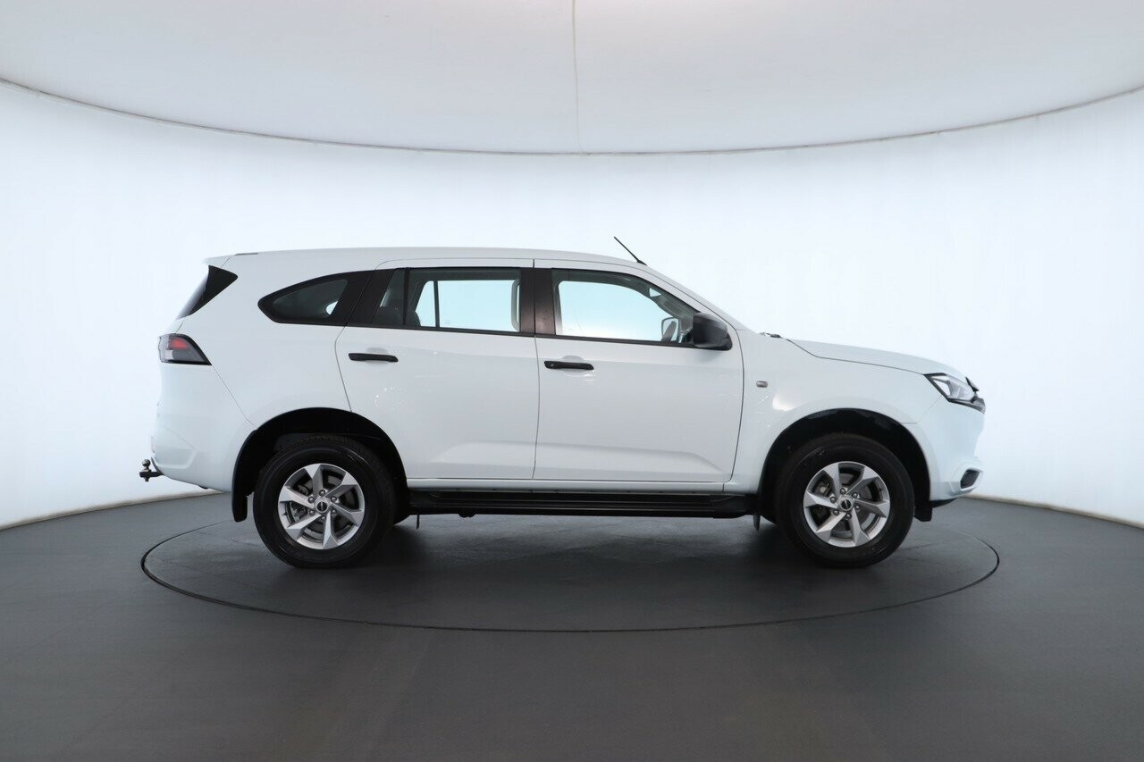 Isuzu Mu-x image 3