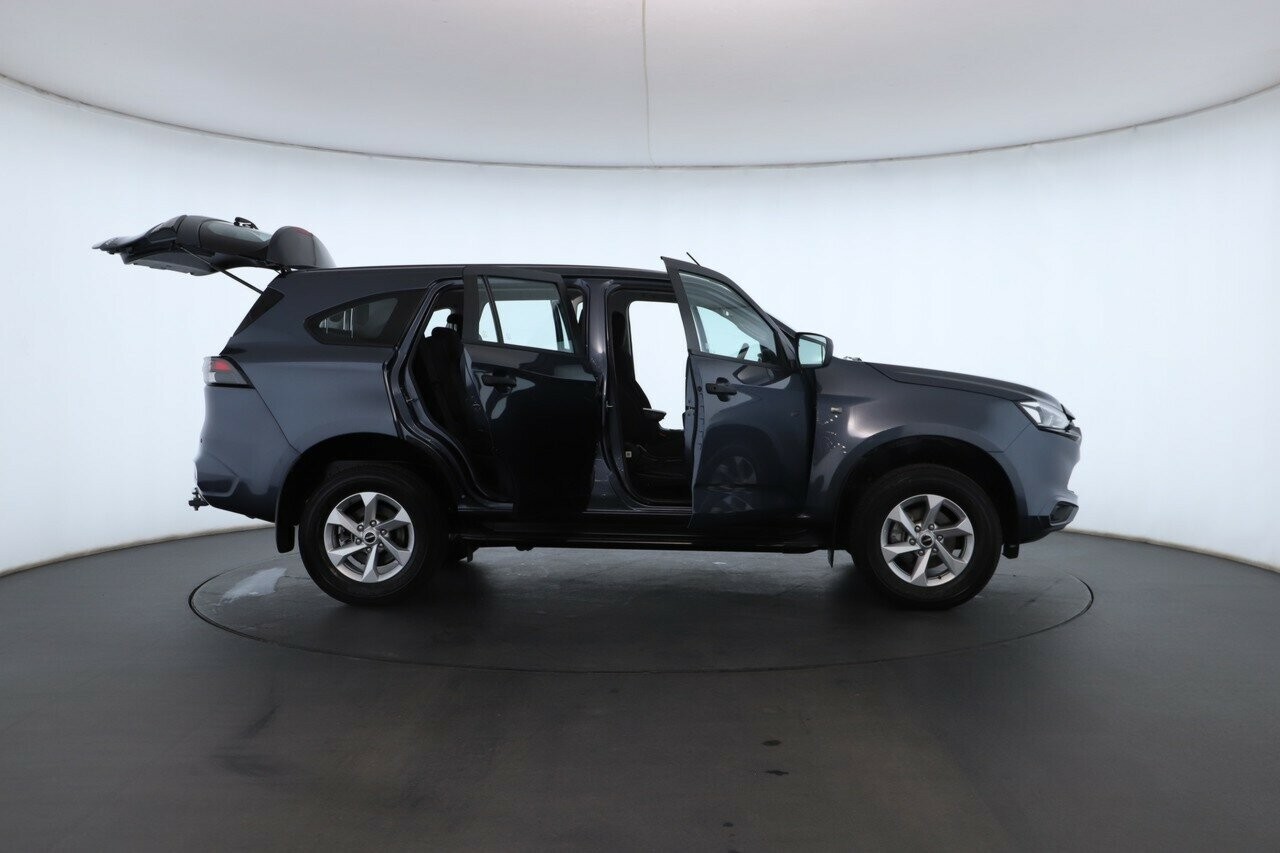 Isuzu Mu-x image 2