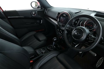 https://vehicle-cdn.autoleague.cloud/30353_61038955_20.jpg