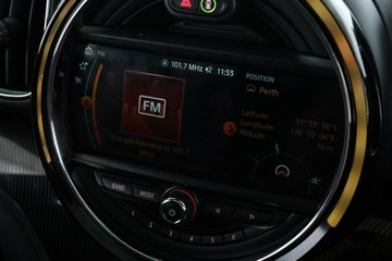 https://vehicle-cdn.autoleague.cloud/30353_61038955_24.jpg