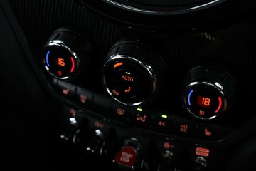 https://vehicle-cdn.autoleague.cloud/30353_61038955_27.jpg