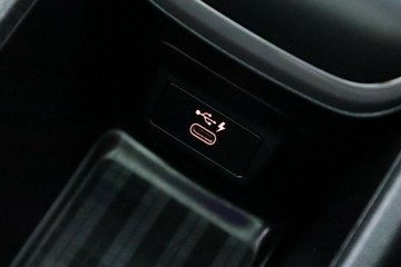 https://vehicle-cdn.autoleague.cloud/30353_61038955_32.jpg