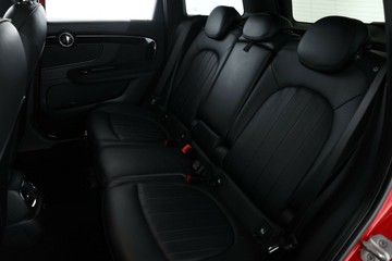 https://vehicle-cdn.autoleague.cloud/30353_61038955_35.jpg