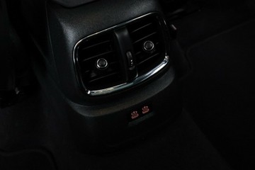 https://vehicle-cdn.autoleague.cloud/30353_61038955_37.jpg