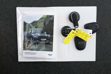 https://vehicle-cdn.autoleague.cloud/30353_61038955_39.jpg