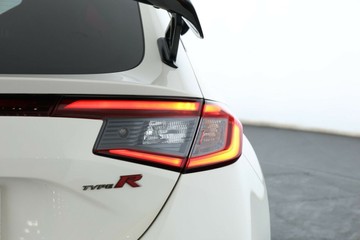 https://vehicle-cdn.autoleague.cloud/30353_61038992_14.jpg