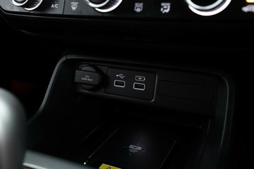 https://vehicle-cdn.autoleague.cloud/30353_61038992_26.jpg
