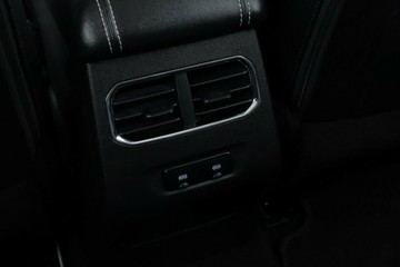 https://vehicle-cdn.autoleague.cloud/30353_61039084_34.jpg
