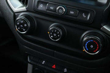 https://vehicle-cdn.autoleague.cloud/30353_61039220_27.jpg