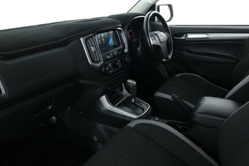 https://vehicle-cdn.autoleague.cloud/30353_61039220_33.jpg