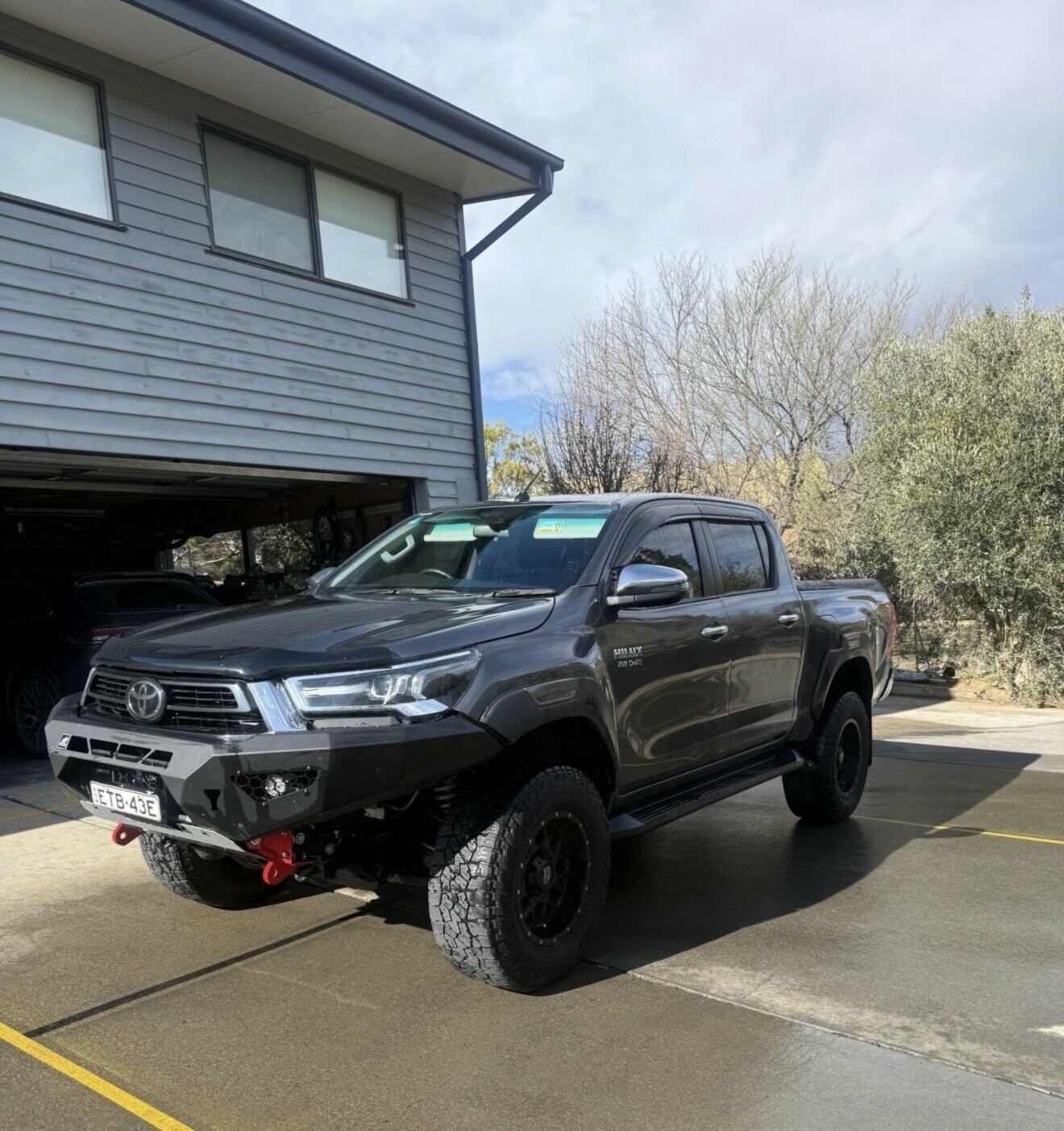 Toyota Hilux image 1