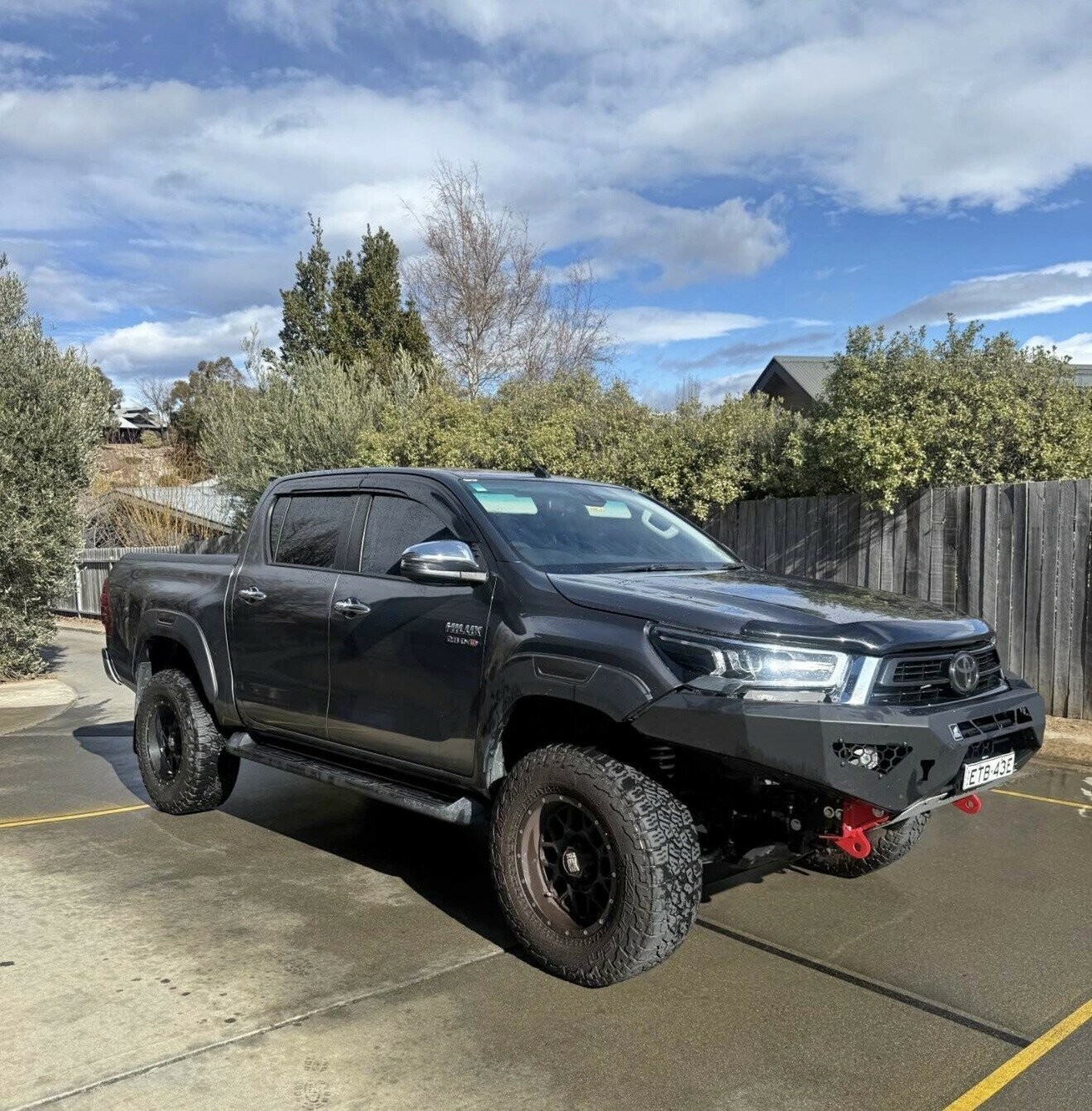 Toyota Hilux image 2