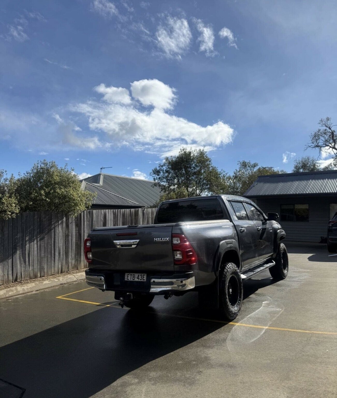 Toyota Hilux image 3
