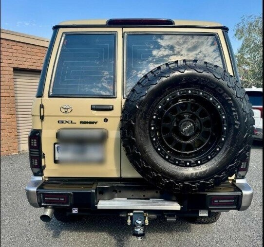 Toyota Landcruiser image 2
