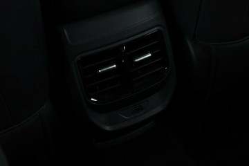 https://vehicle-cdn.autoleague.cloud/30353_61039302_35.jpg