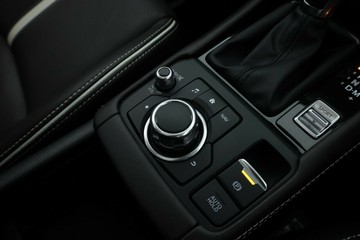 https://vehicle-cdn.autoleague.cloud/30353_61039321_29.jpg
